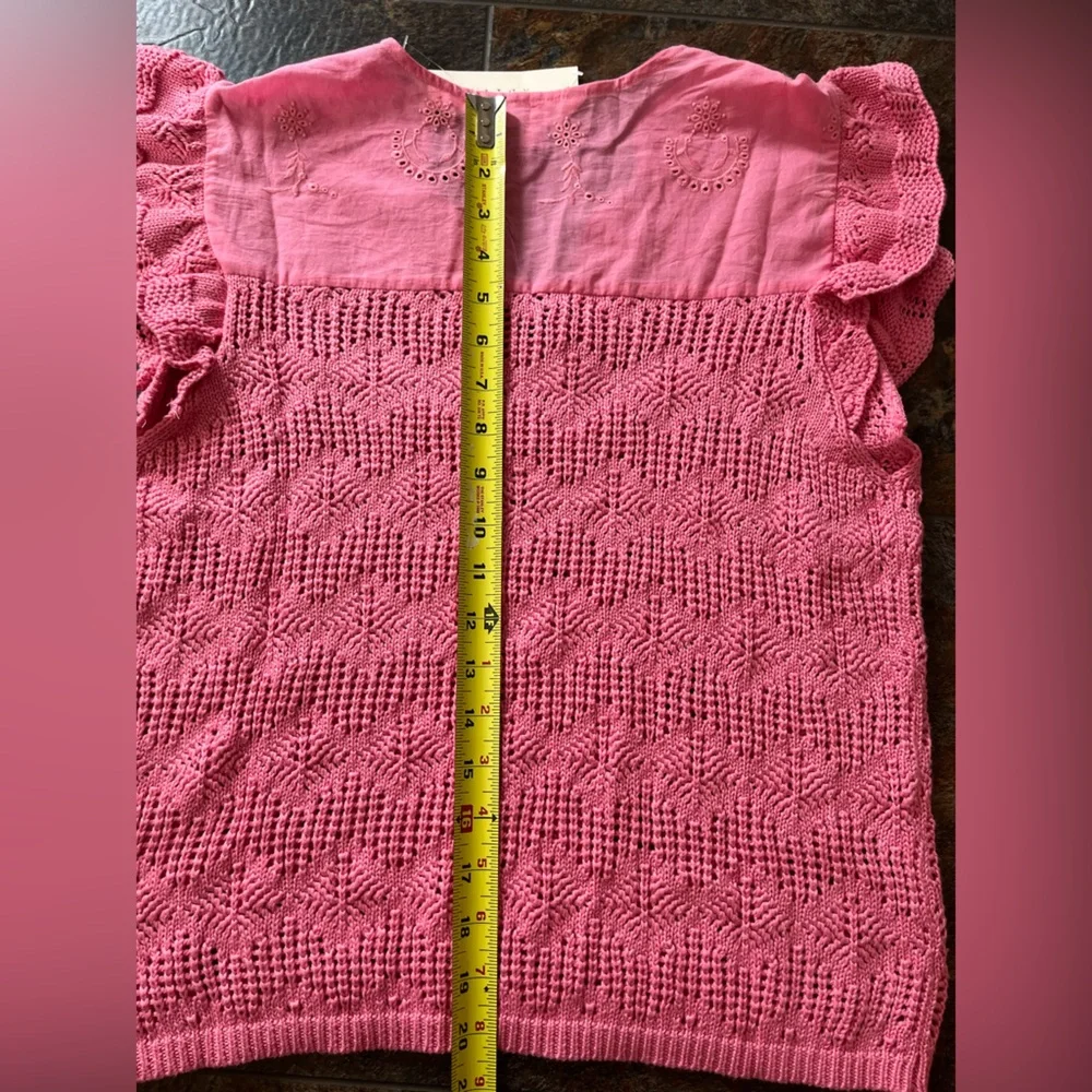 New women’s Adiva V neck pink open weave crochet flutter sleeve sweater. Medium